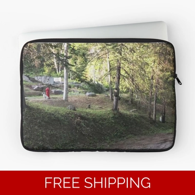 Le Studio Laptop Sleeve Front Yard 2019